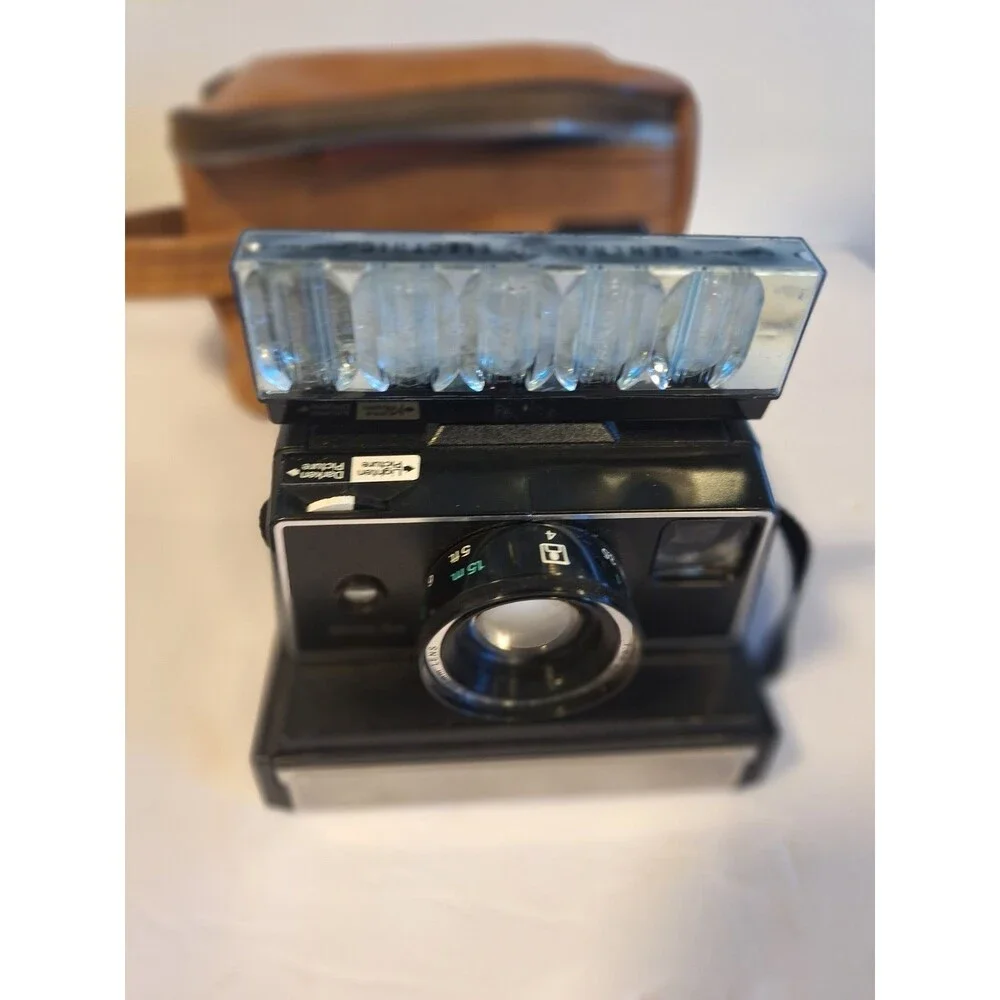 VTG Berkey Funshooter 2000 Camera With Case, Flash & Booklet Untested